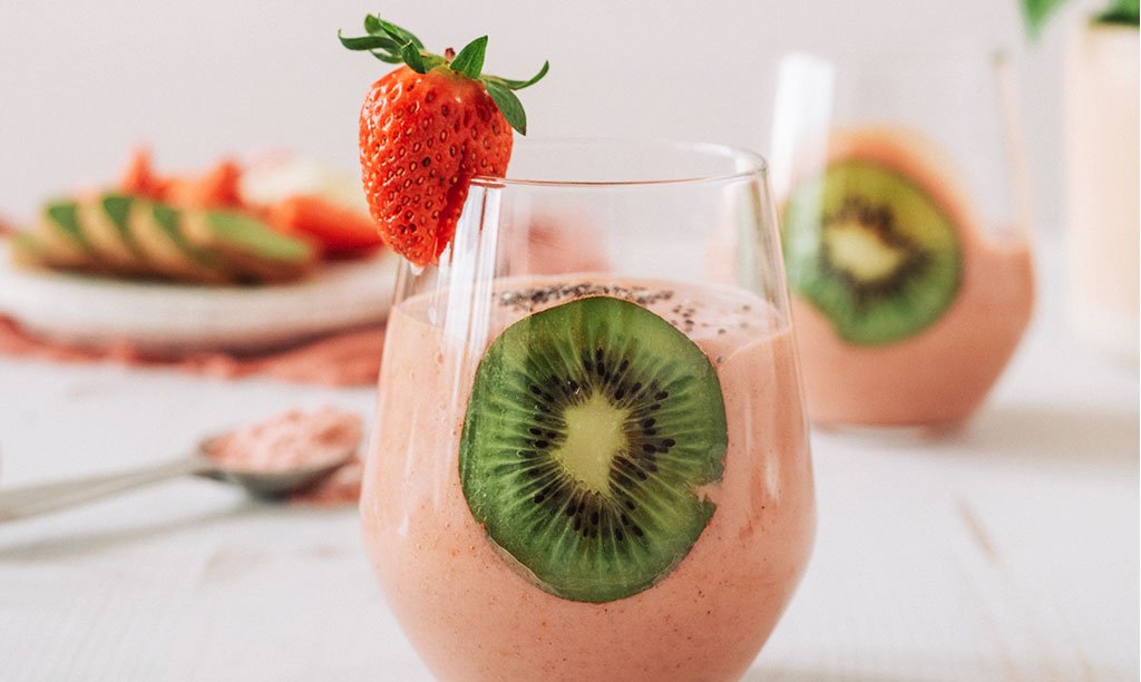 Strawberry Kiwi Smoothie with a Probiotic Boost
